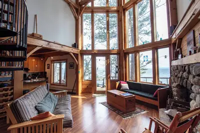 Image de Architects Dream Home Overlooking Picturesque Lake Champlain