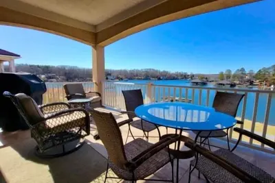 Image de 3 Kayaks, 1 Canoe, Wifi, Community swimming pool, Community Tennis, Foosball, gas grill, ice maker. kurig