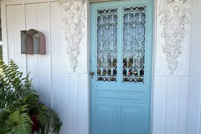 Image de \"New\" Booshie meets Rustic, only two miles from Round Top, Tx.