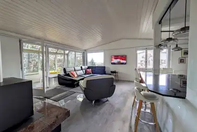 Image de Charmante Villa Rénovée avec Jardin Luxuriant et Jacuzzi, La Neuveville, Suisse