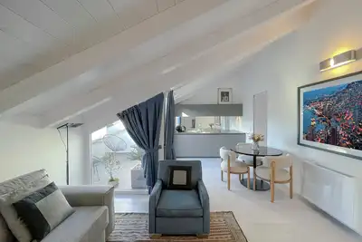 Pliny Suite 33 -N. 7-