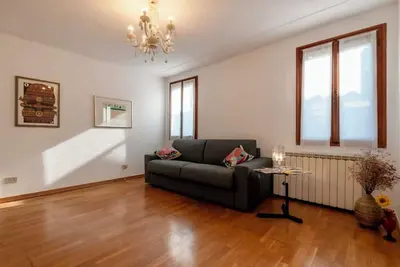 Image de At the Biennial at Irma's