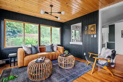 Image de Stillwater Cottage - lakefront with chefs kitchen, fireplace, firepit