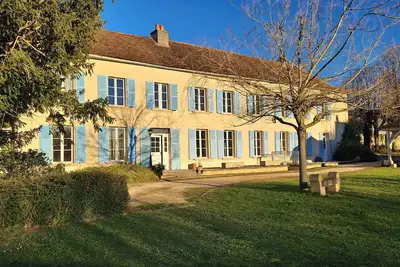 Image de Domaine des Tilleuls - Grand Jardin avec Piscine privée sur le Canal de Bourgogne
