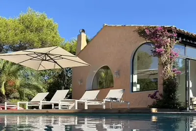 Image de Chez Nous • Charme, piscine, golf, plages