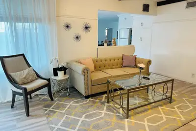 Image de Charming 4-bedroom house with WiFi, Ac in wonderful Baldwin Park