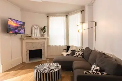 Image de The Bordeaux - 4 bedrooms, 1, 5 baths Apartment in Montréal Downtown With Parking