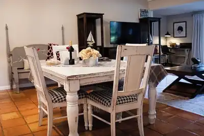 Image de Lakefront Cottage and Cabin on an Equestrian Farm