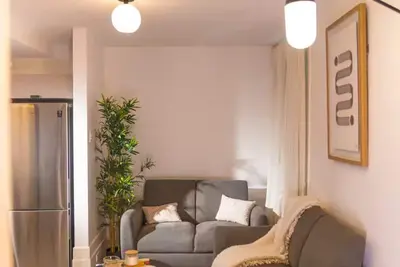 Image de The Oslo – A Modern 4-Bedroom Apartment in Downtown Montreal with Parking