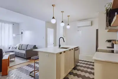 Image de The Paris -  4-bedroom Apartment in Downtown Montreal With Parking