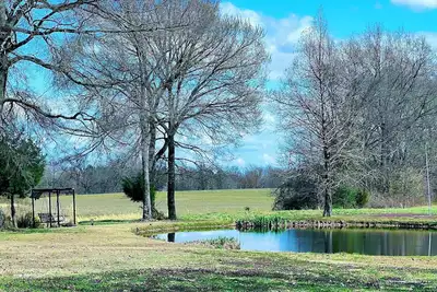 Image de Charming country getaway in W. Tn sleeps 6. Family & Pet friendly near Blue Oval