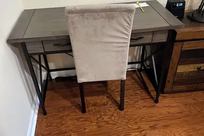 Image de Charming and spacious bedroom, with ensuite bathroom in phenomenal Cary