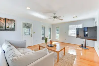 Image de 4 Mi to Lake Hartwell: Welcoming Family Home