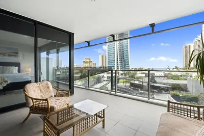 Image de Circle on Cavill - 1 Bedroom + Study Ocean