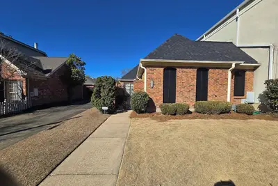 Image de Spacious 2br Townhome. Conveniently Located Close to Restaurants and Shopping