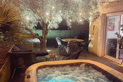 Image de 🏡 Maison avec Jacuzzi : Bulles et Soleil en Drôme Provençale à Malataverne! 🌞