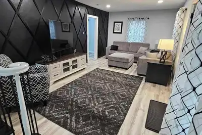 3-bedroom house in welcoming Syracuse with WiFi, Ac. Start your getaway now