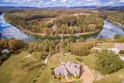 Image de Carefree on the Caney: Spacious 7-bedroom home on the Caney Fork River w/ a dock