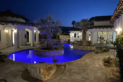 Image de Secluded 8br-10ba Gated Estate: Island River Pool, PoolHouse, & Golf, Lg Jacuzzi