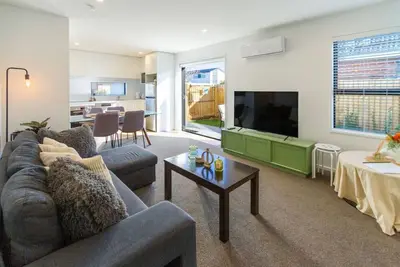 Image de Warm and Comfy Home with Carpark near Cbd