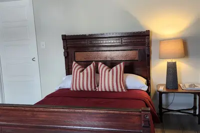 Image de Modern apartment overlooking historic downtown Elloree, Sc.