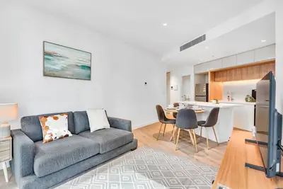 Image de Brand New Chic 2b2b next to Skybus w/hot tub+pool