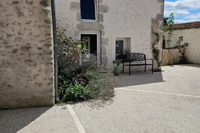 Maison de charme avec terrasse et jardin clos à Messas