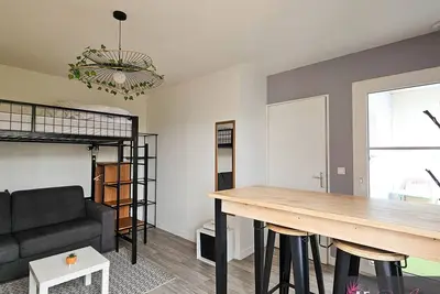 Image de Studio lumineux avec balcon, parking proche plage des Minimes