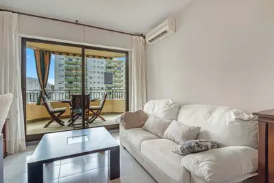 Appartement 'Sonia' avec piscine partagée, Wi-Fi et climatisation