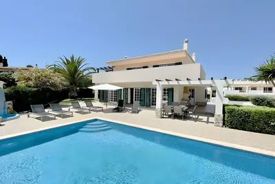Image de Maison de vacances 'Lagos Modern' avec piscine privée, Wi-Fi et climatisation