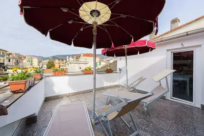 Image de Appartement \"The Riviera\" avec vue sur la montagne, Wi-Fi et climatisation