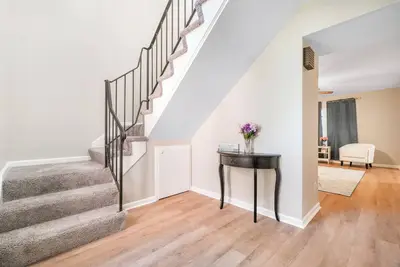 Image de Modern Retreat w/ Fast Wi-Fi & Covered Patio and Parking - Centrally located