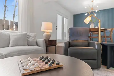 Image de Centrally Located Executive Home Perfect for Traveling & Working Families