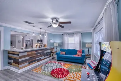 Image de Bright Coastal Decor/Ez access to beaches & Img