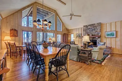 Image de 4 Bedroom Cottage located in the High Hampton community of Cashiers, Nc - Gabel Cottage