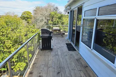 Image de 2 min walk to the shops, restaurants and bars with a hot tub