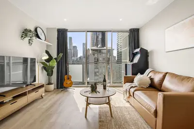 Image de Stylish Cbd Apartment: Urban Escape + Epic Views!