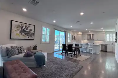 Image de Serene Townhome at The Pools / 3b3. 5b 3 Balconies with WiFi, Ac in lovely Irvine