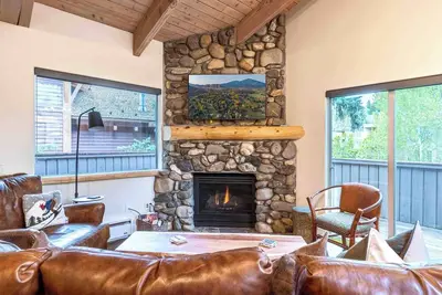 The Pines Retreat | Walk to The Lift