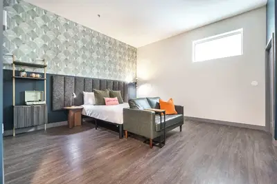 Ada-Friendly Getaway in Walkable Downtown