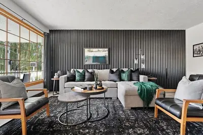 Image de Stylish Drumheller Retreat: Steps from the Red Deer River!