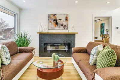 Image de < 4 Mi to Dtwn Detroit: Modern Home w\/ Fenced Yard