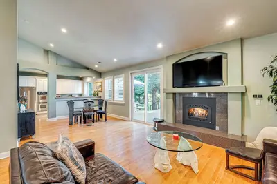 Image de Luxe Vineyard Villa w/ Views & Fire Pit in Loomis!