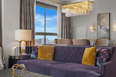 Image de Laver Cup 2 Bedroom Presidential w/ Full Kitchen & Laundry\nclose to Chase Center