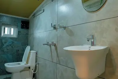 Image de Premium private room in sharing houseboat with all meals