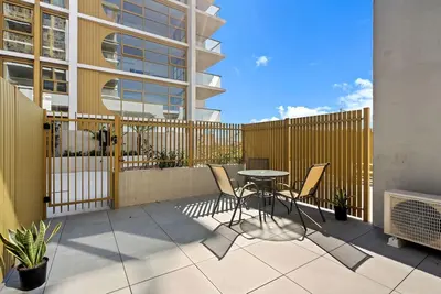 Image de Comfortable 1-Bed Retreat with Courtyard & Parking