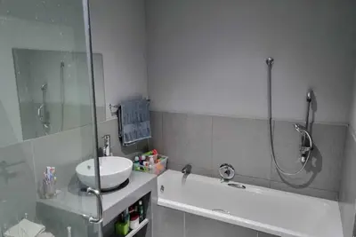 Image de Charming 2-bedroom apartment in Cape Town  Near Beaches & Cbd with Wifii