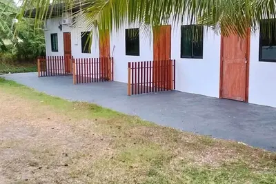 Image de Charming Tranquility and Peace away from the crowd but close to all amenities.