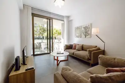 Image de Charming Elysia Park 2 bedroom luxury apartment with pool in centre of Paphos