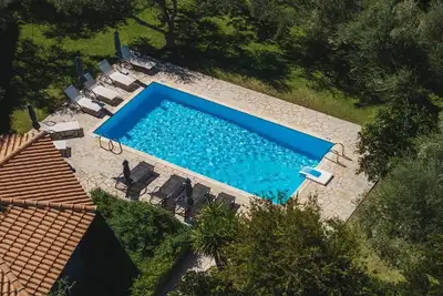 Image de Villa traditionnelle à Kypseli avec piscine